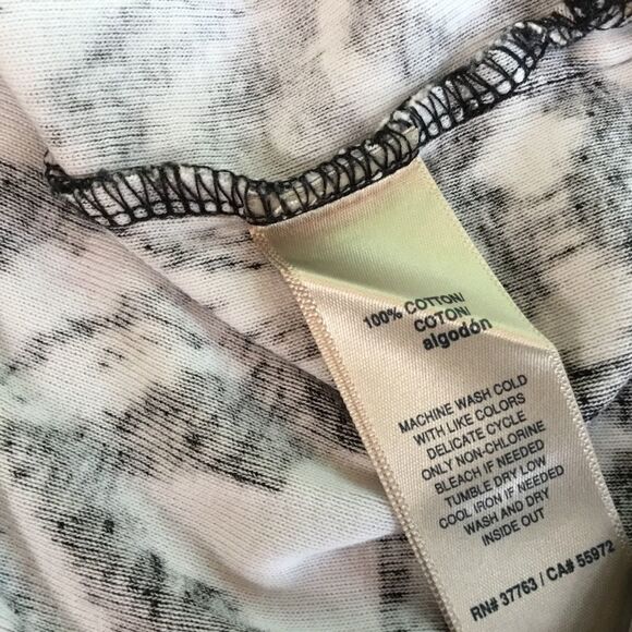 SALE BUY 2/$30. NWOT. Rafaella Brand Women’s Size M L/S IKAT Print Top - Picture 7 of 7